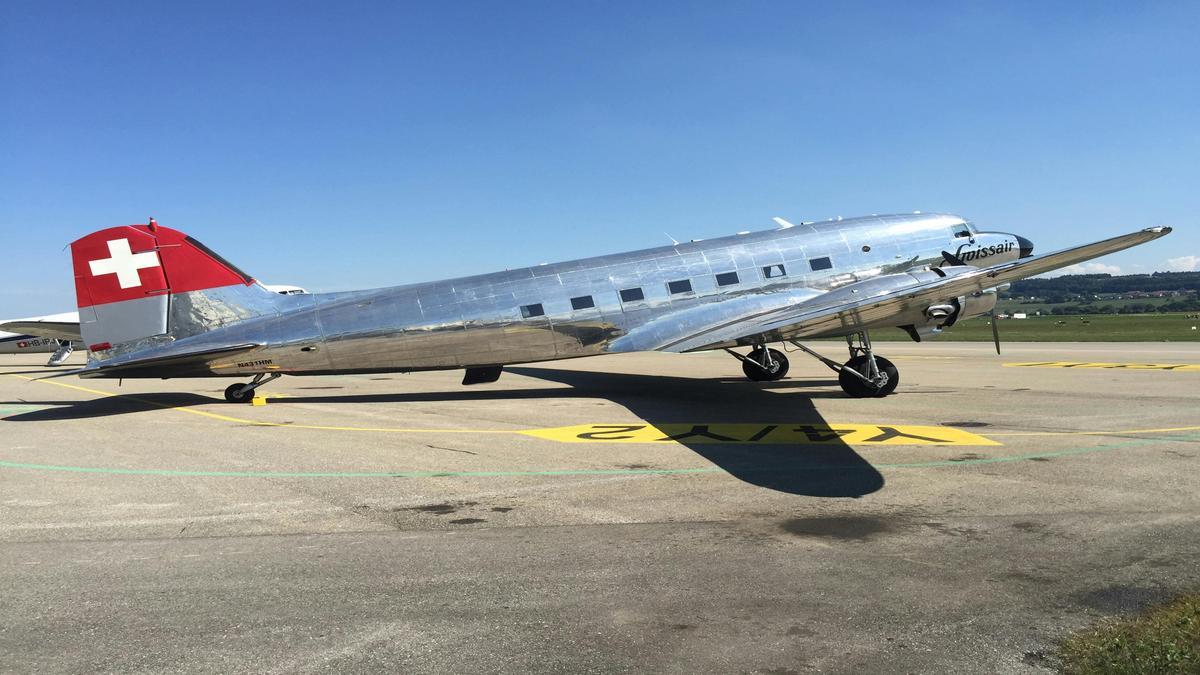 disfruta-de-comida-y-bebidas-en-el-avion