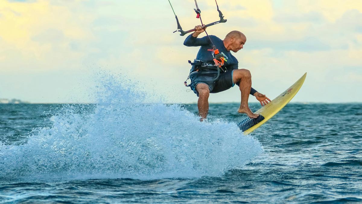 descubre-la-emocion-del-kitesurf